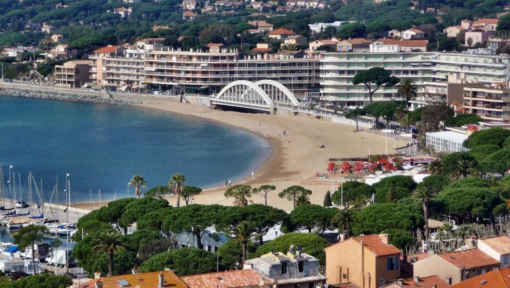 Hotel Les Tourelles Sainte-Maxime Exterior foto